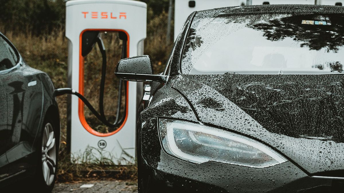 Is it safe to charge your electric vehicle in the rain?